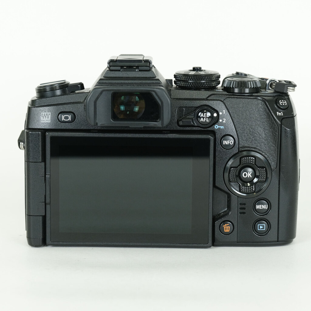 OLYMPUS OM-D E-M1 Mark II OLYMPUS OM-D E-M1 Mark II