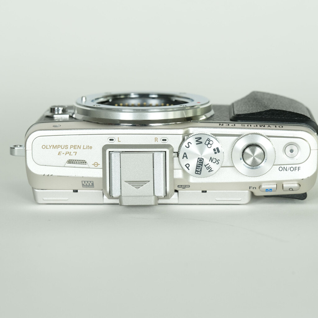 OLYMPUS PEN Lite E-PL7 ボディ シルバー
