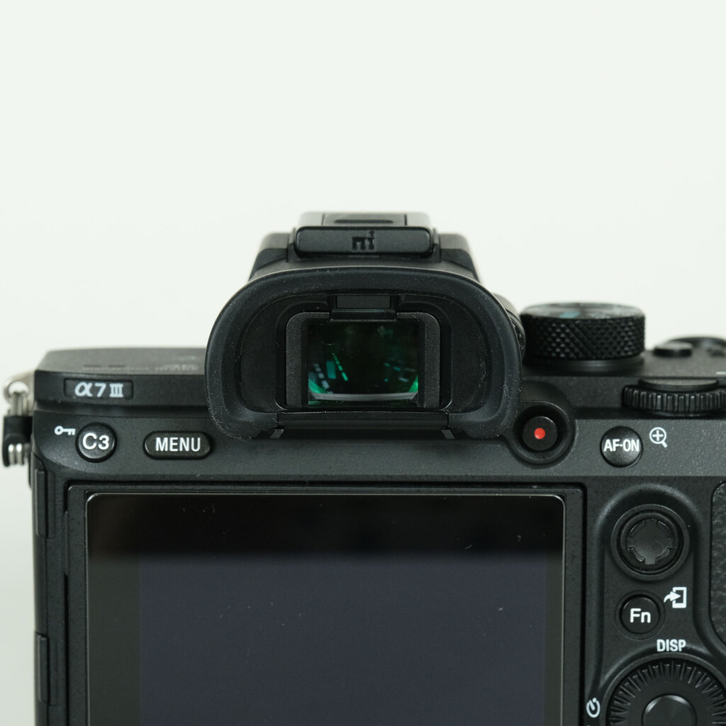 SONY α7 III（ILCE-7M3）の出品 | ONE SCENE（ワンシーン）