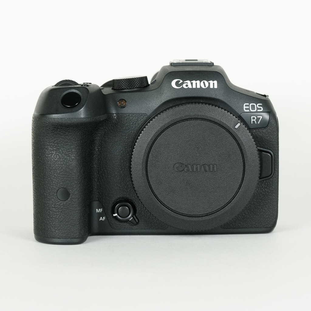 Canon EOS R7