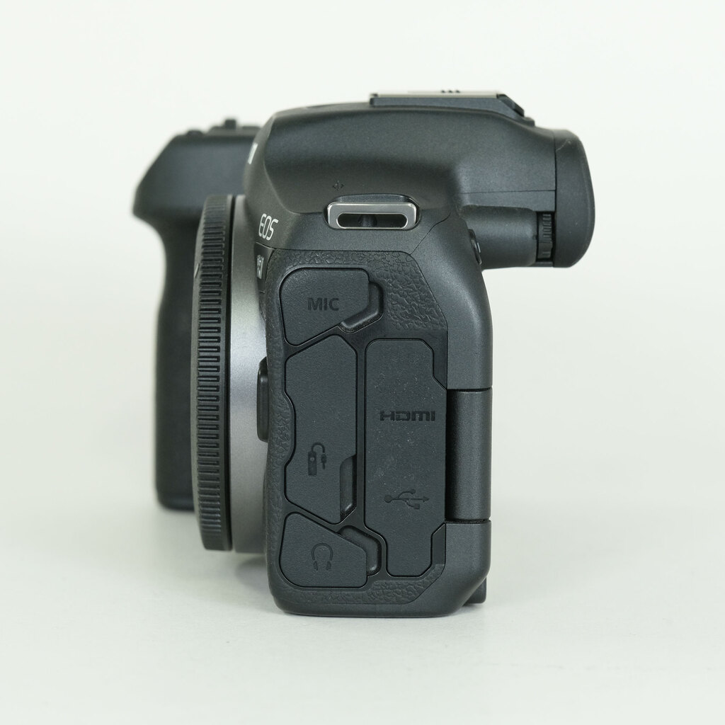 Canon EOS R7 Canon EOS R7