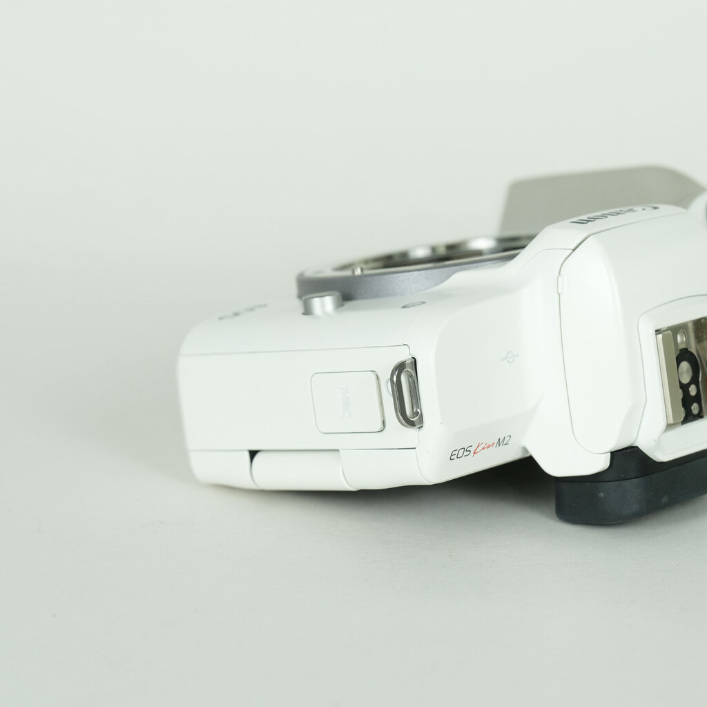 Canon EOS Kiss M2