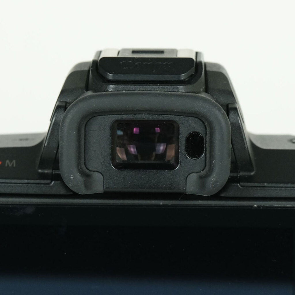 Canon EOS Kiss M Canon EOS Kiss M