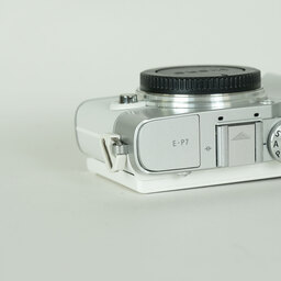 OLYMPUS PEN E-P7