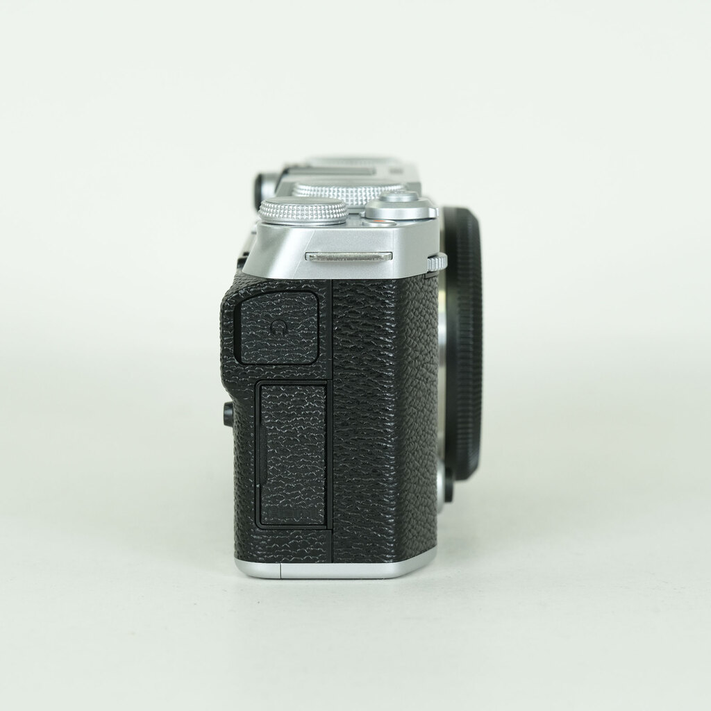 FUJIFILM X-M5