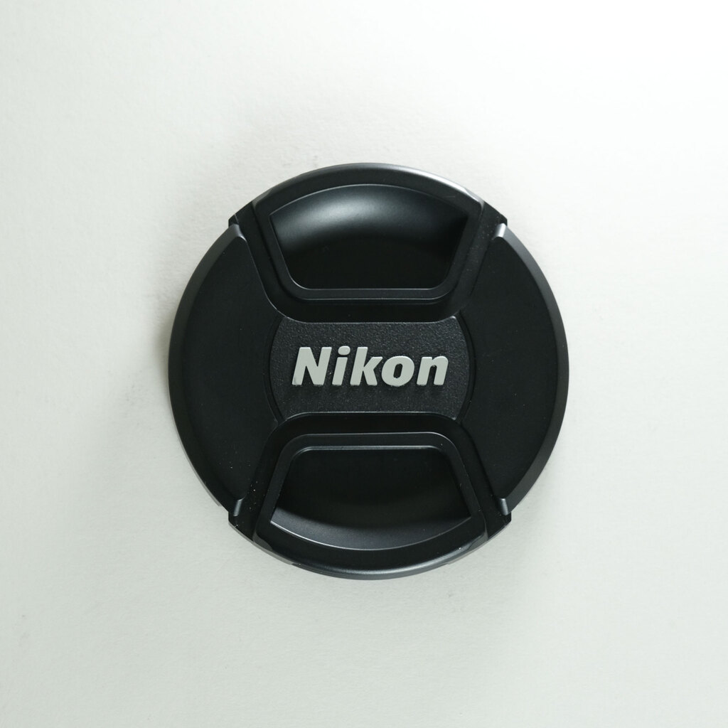 Nikon AF-S DX NIKKOR 18-200mm F3.5-5.6G ED VR II Nikon AF-S DX NIKKOR 18-200mm F3.5-5.6G ED VR II