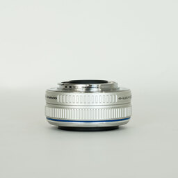 OLYMPUS M.ZUIKO DIGITAL 17mm F2.8 シルバー