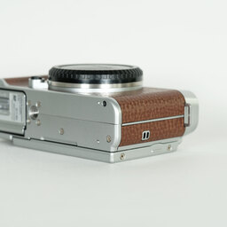 FUJIFILM X-A1 ボディ ブラウン