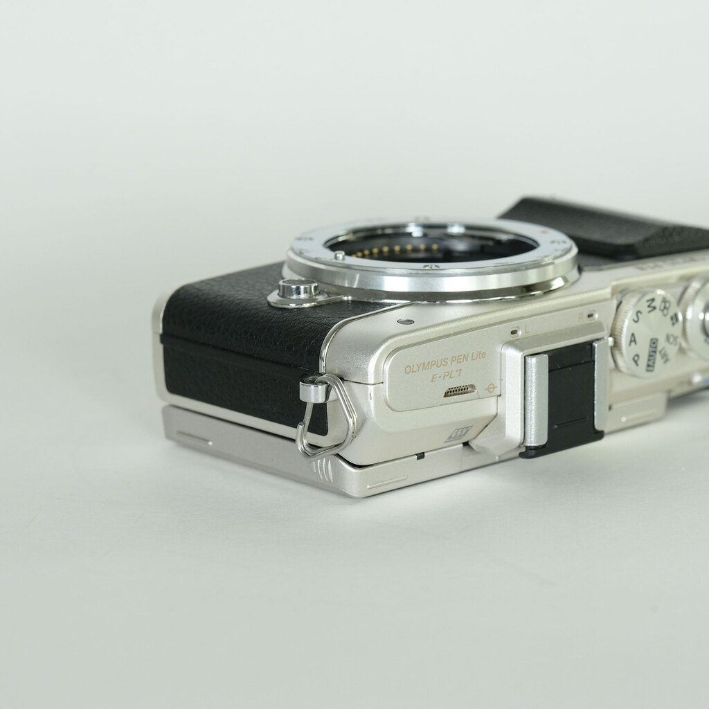 OLYMPUS PEN Lite E-PL7 ボディ シルバー