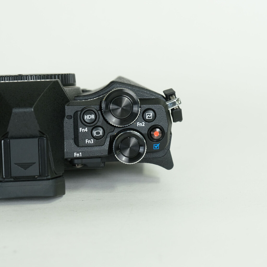 OLYMPUS OM-D E-M5 Mark II OLYMPUS OM-D E-M5 Mark II