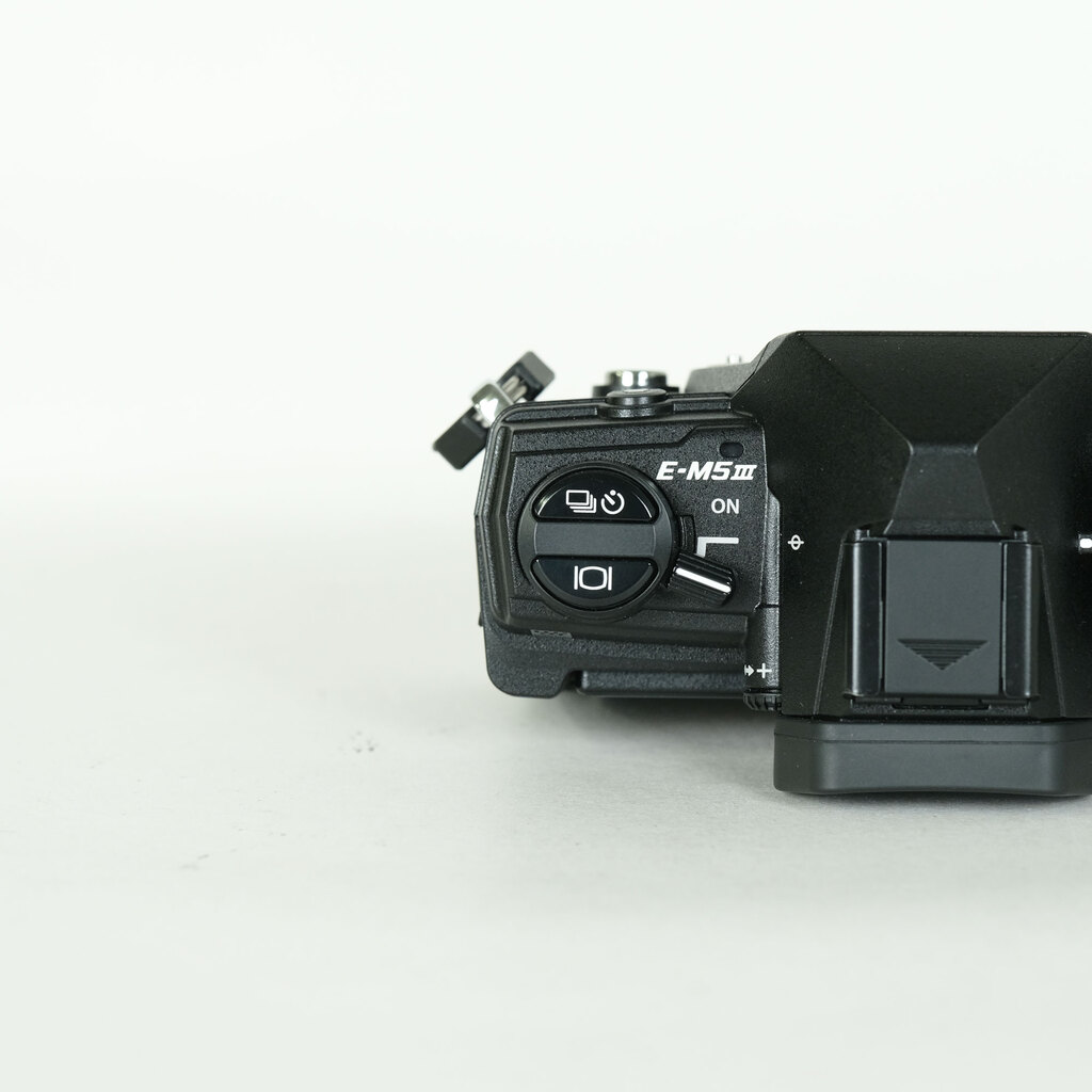 OLYMPUS OM-D E-M5 Mark III