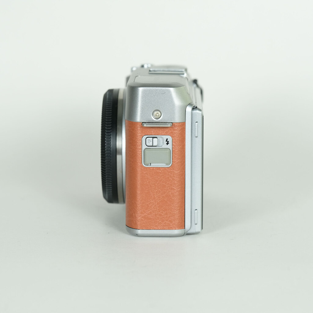 FUJIFILM X-A5 ボディ ブラウン