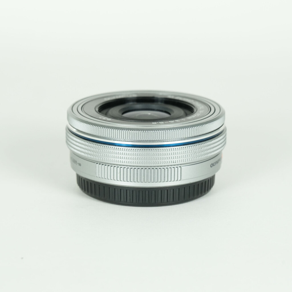 OLYMPUS M.ZUIKO DIGITAL ED 14-42mm F3.5-5.6 EZ シルバーの出品