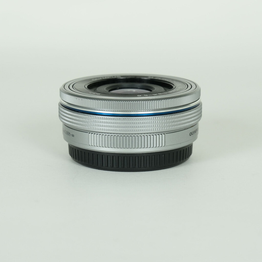 OLYMPUS M.ZUIKO DIGITAL ED 14-42mm F3.5-5.6 EZ �V���o�[