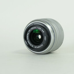 OLYMPUS M.ZUIKO DIGITAL 14-42mm F3.5-5.6IIR シルバー