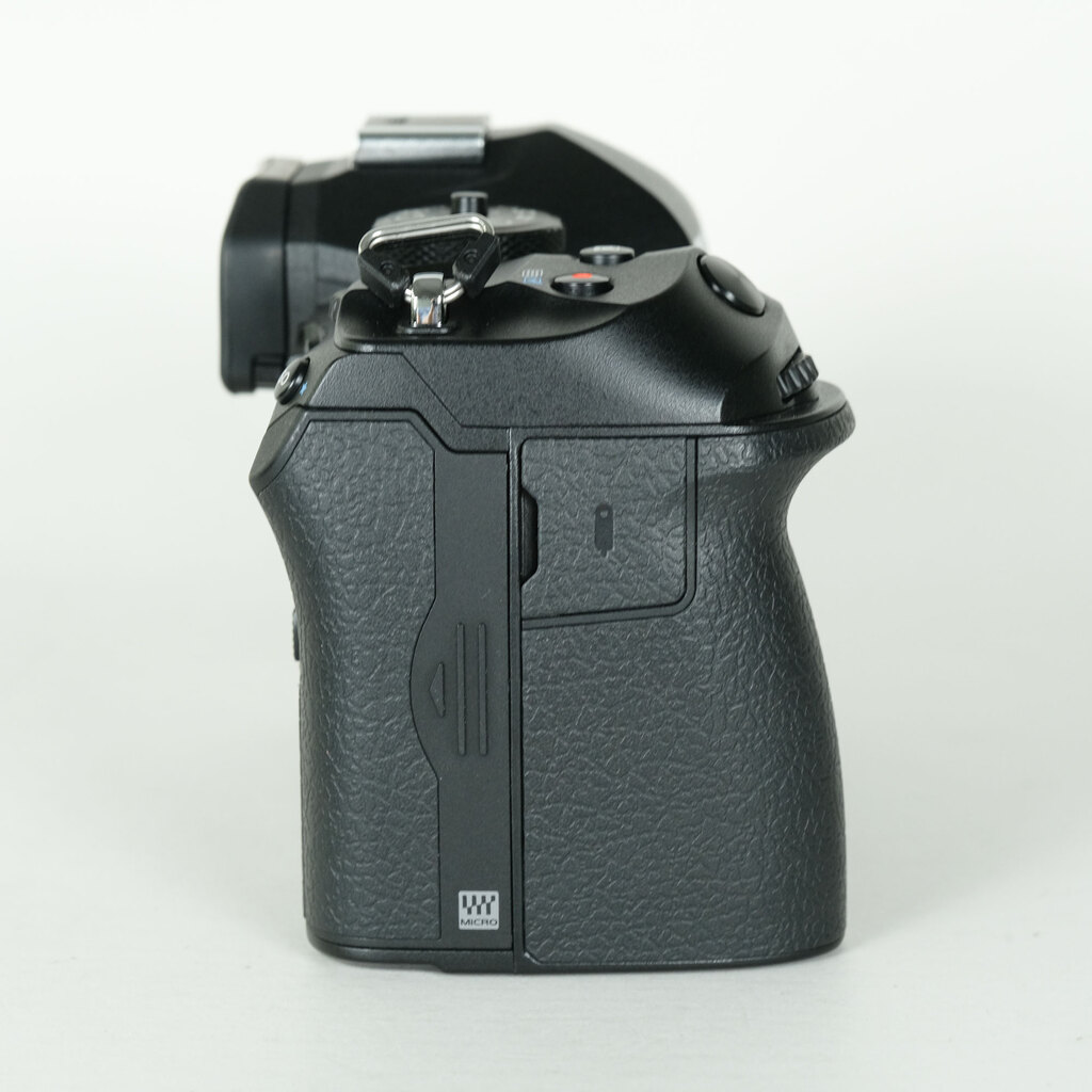 OM SYSTEM OM-1 Mark II [�{�f�B]