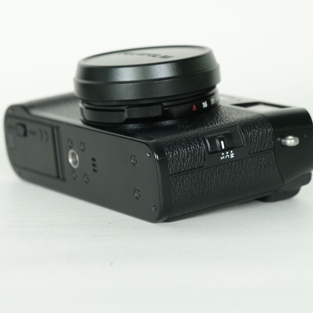 FUJIFILM X100F ブラックの出品 | ONE SCENE（ワンシーン）