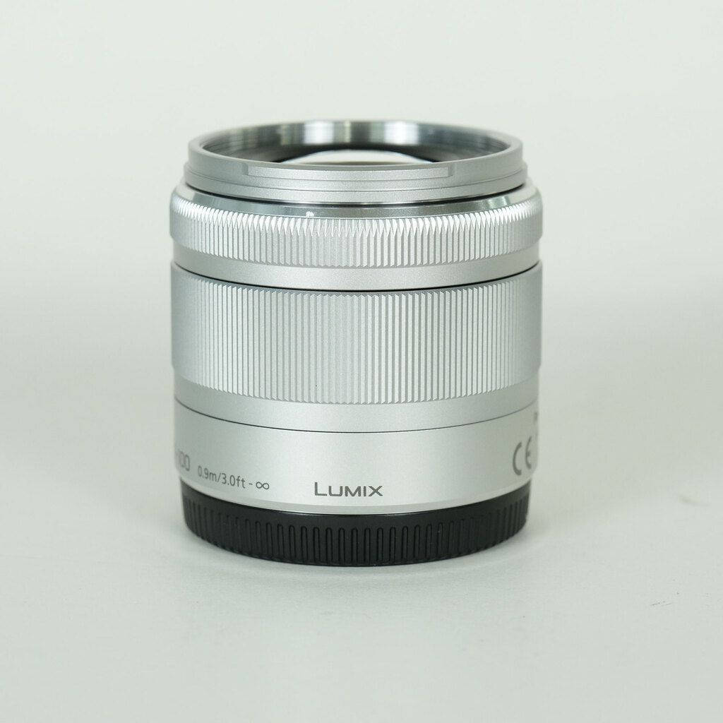 Panasonic LUMIX G VARIO 35-100mm / F4.0-5.6 ASPH. / MEGA O.I.S. [�V���o�[]