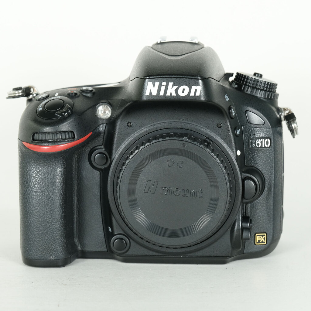Nikon D610 [�{�f�B]