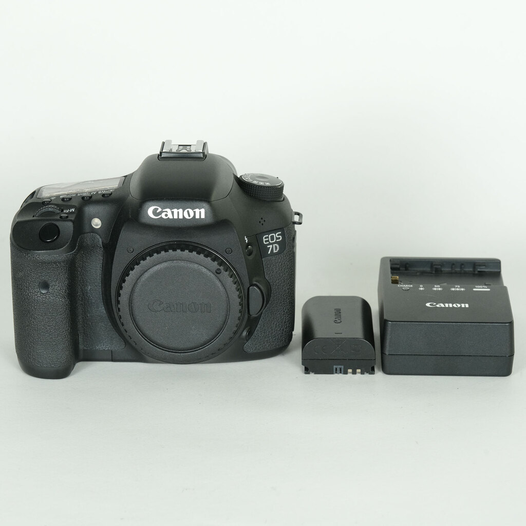 Canon EOS7D ボディの出品 | ONE SCENE（ワンシーン）
