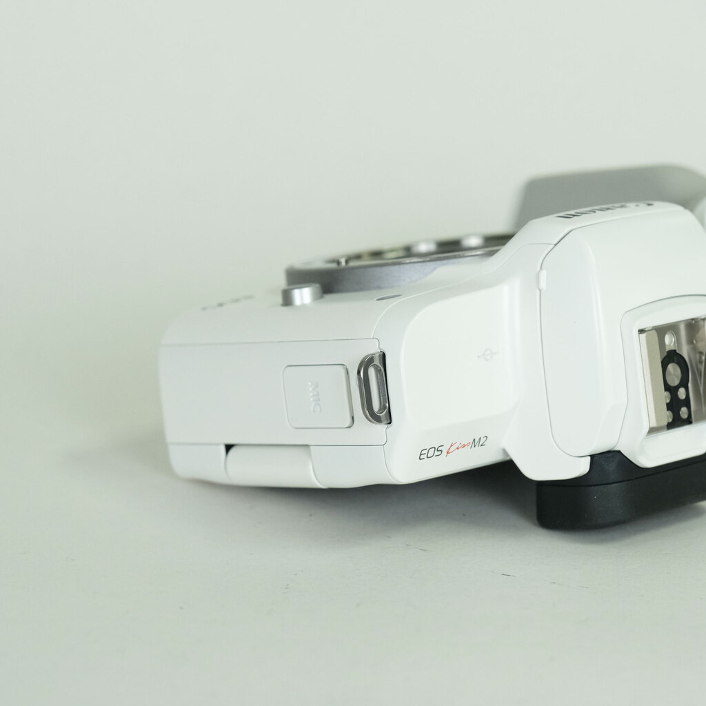 Canon EOS Kiss M2