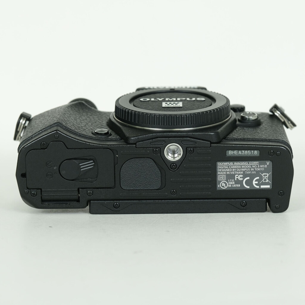 OLYMPUS OM-D E-M5 Mark II