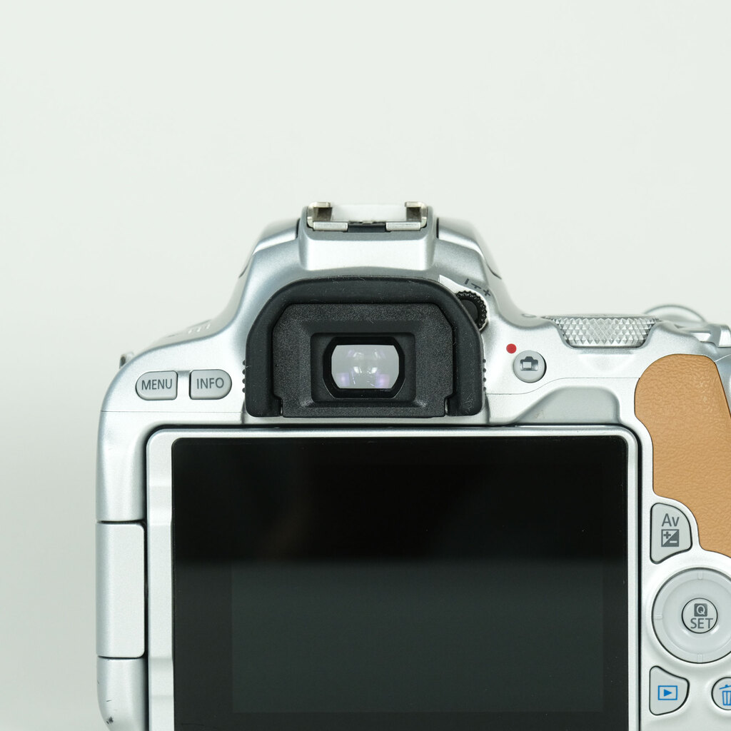 Canon EOS Kiss X9 ボディ シルバーの出品 | ONE SCENE（ワンシーン）