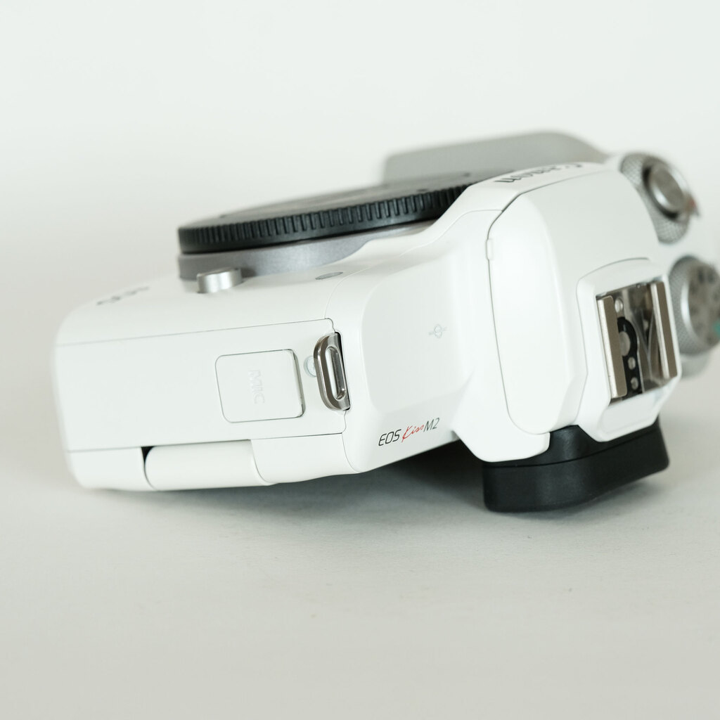 Canon EOS Kiss M2