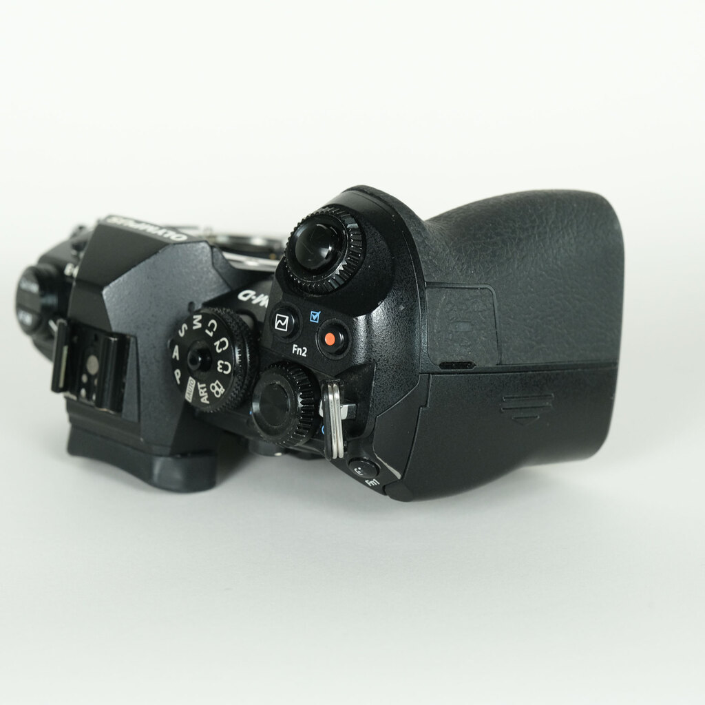 OLYMPUS OM-D E-M1 Mark II OLYMPUS OM-D E-M1 Mark II