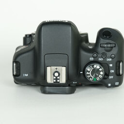 Canon EOS Kiss X8i Canon EOS Kiss X8i