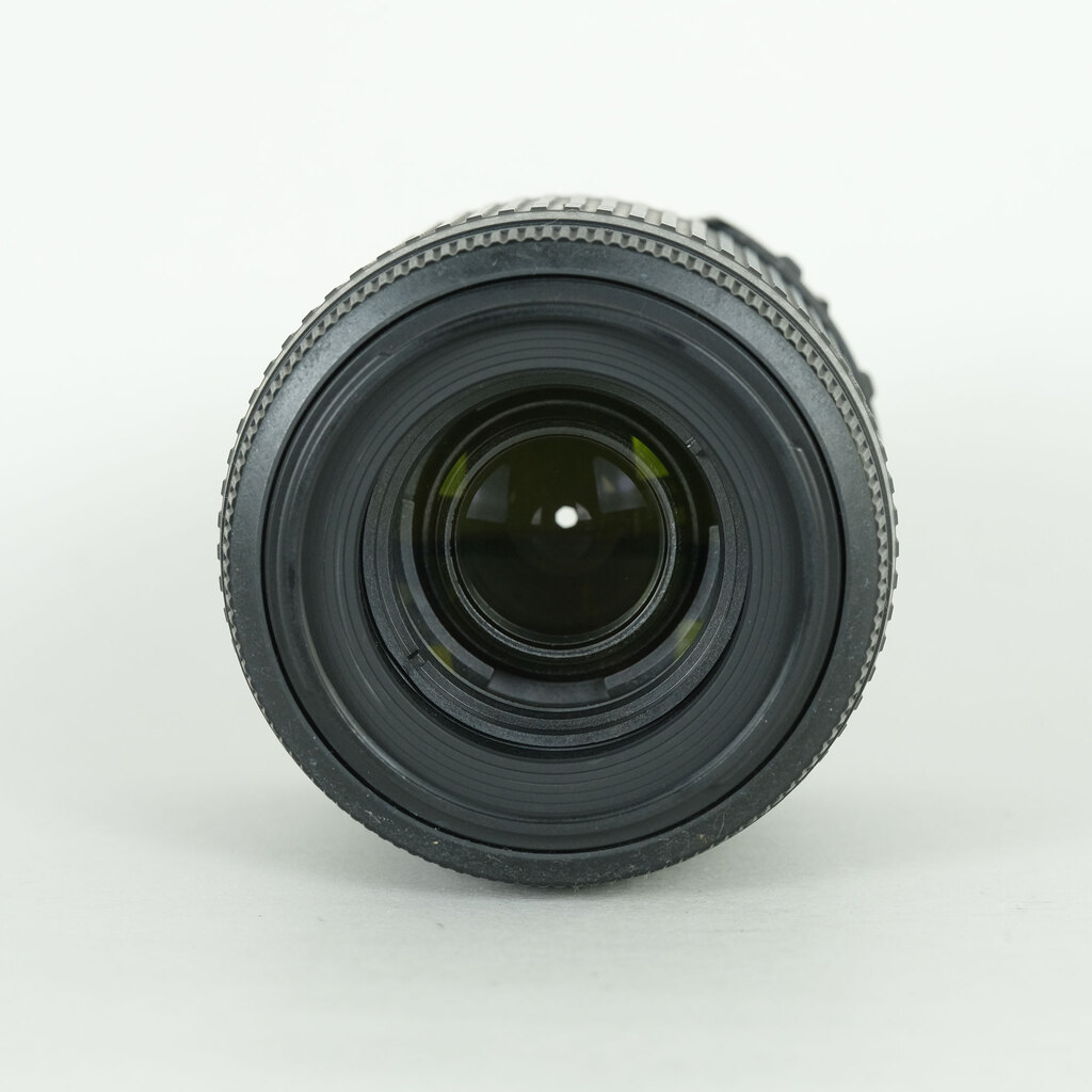 Nikon AF-S DX VR Zoom-Nikkor 55-200mm F4-5.6G IF-ED Nikon AF-S DX VR Zoom-Nikkor 55-200mm F4-5.6G IF-ED