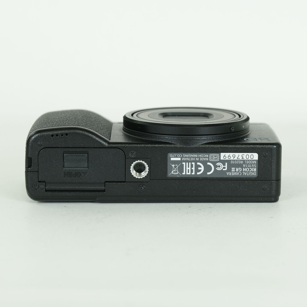 RICOH GR III
