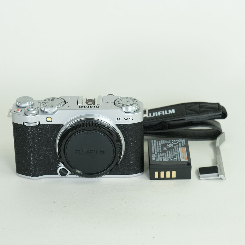 FUJIFILM X-M5