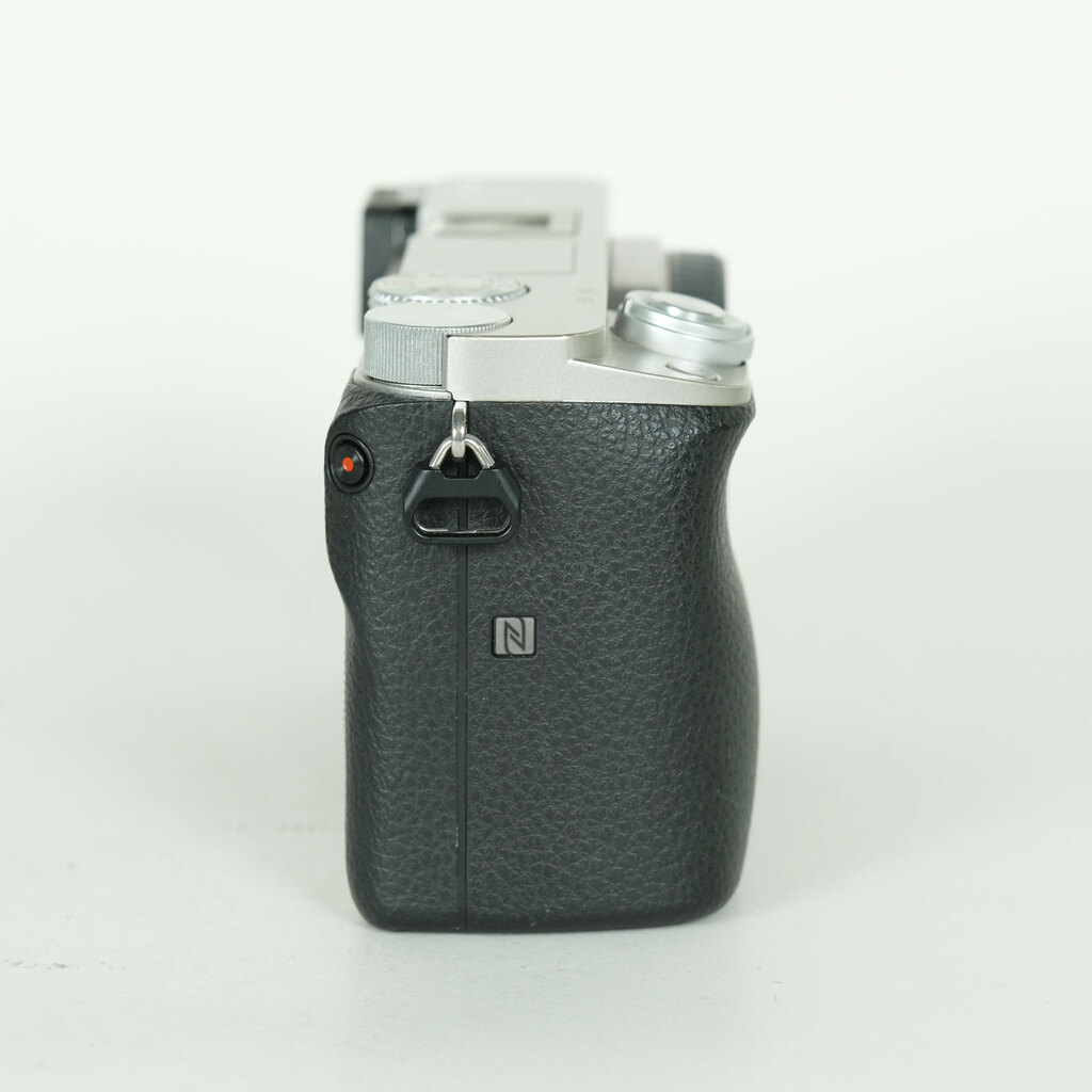 SONY α6000（ILCE-6000）の出品 | ONE SCENE（ワンシーン）
