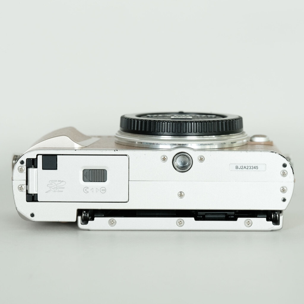 OLYMPUS PEN E-PL9