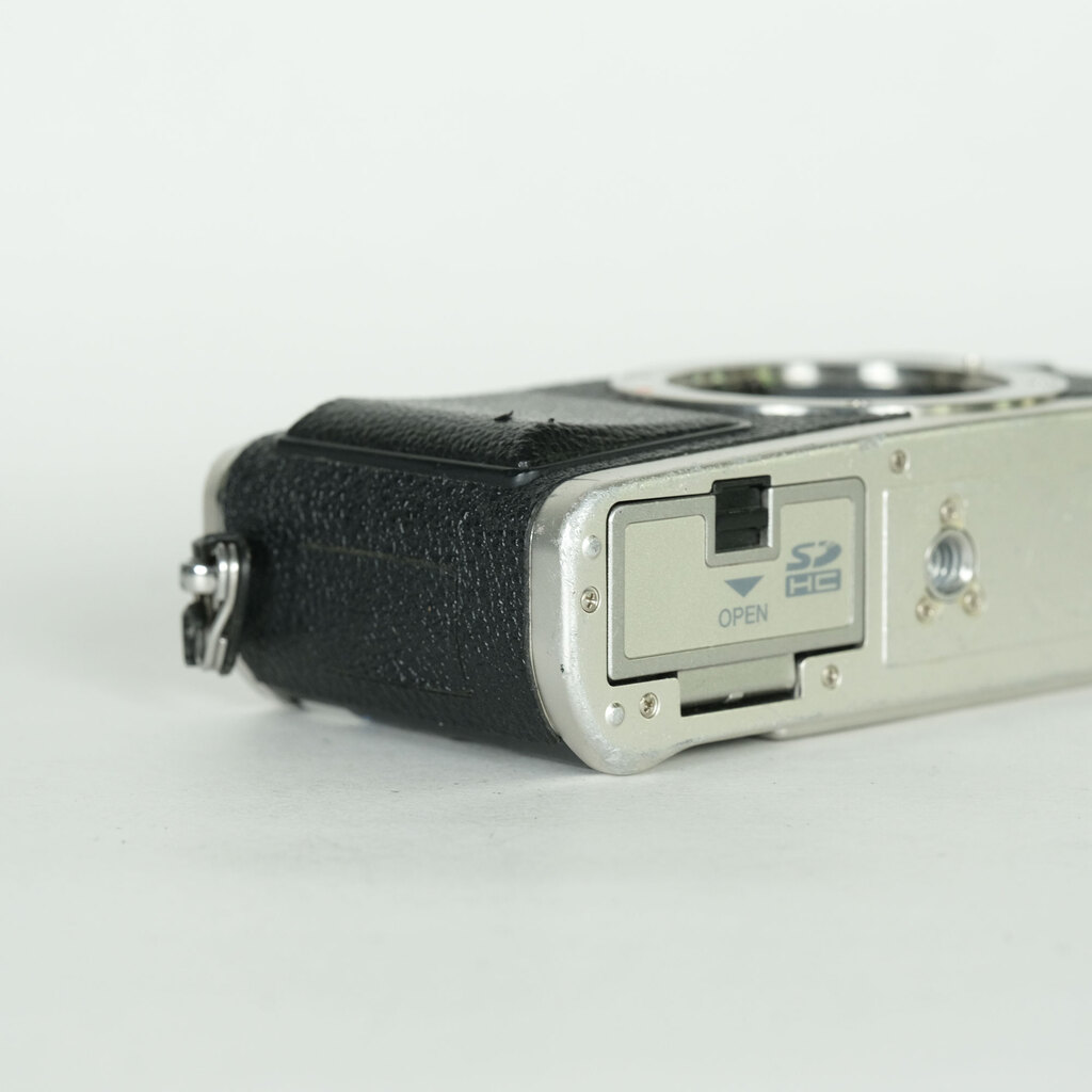 OLYMPUS PEN E-P1 ボディ シルバー