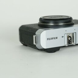 FUJIFILM X-E4