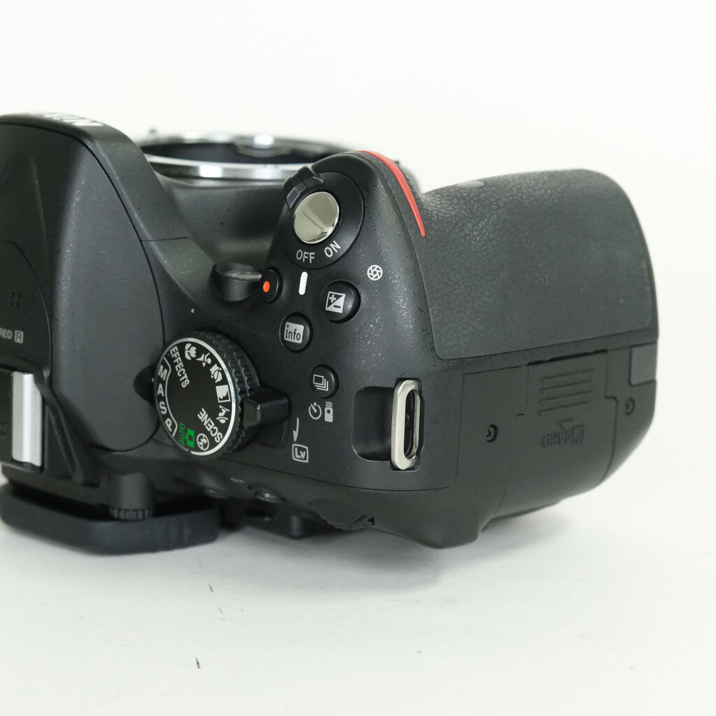 Nikon D5200 ボディ ブラック