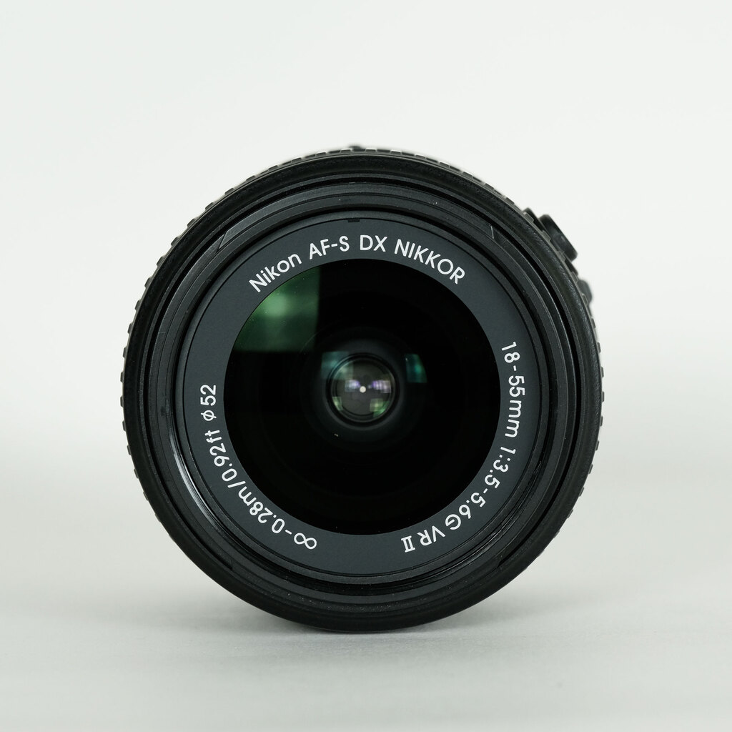 Nikon AF-S DX NIKKOR 18-55mm f3.5-5.6G VR II Nikon AF-S DX NIKKOR 18-55mm f3.5-5.6G VR II