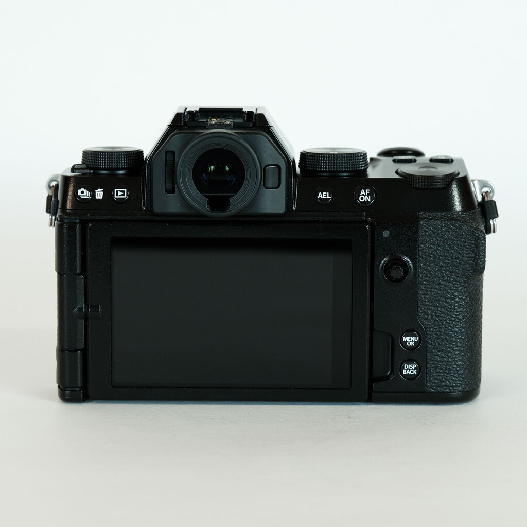 FUJIFILM X-S10