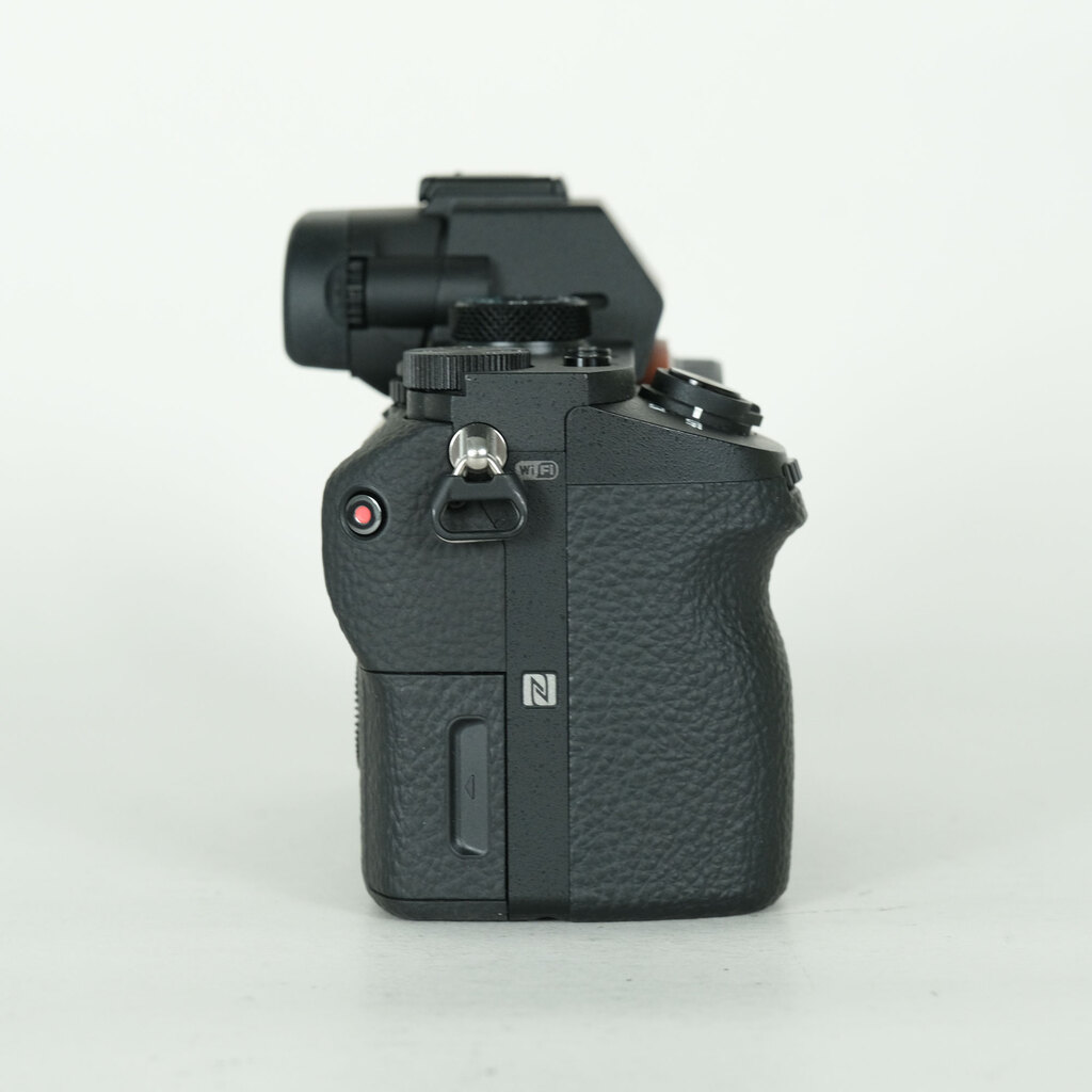 SONY α7 Ⅱ ILCE-7M2【ジャンク・操作に難あり】レンズ付き SONY α7 II（ILCE-7M2）の出品 | ONE SCENE（ワンシーン）