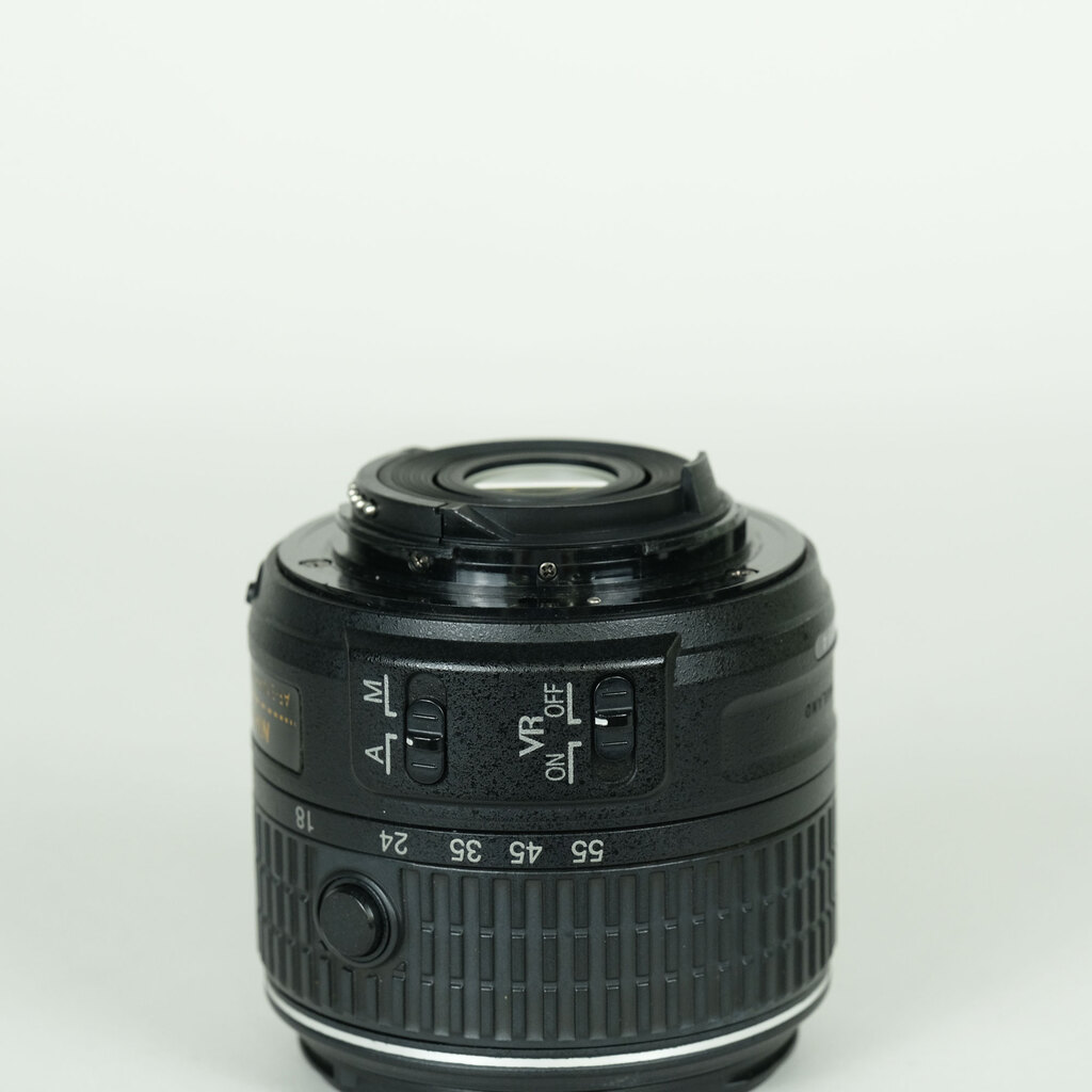 Nikon AF-S DX NIKKOR 18-55mm f3.5-5.6G VR II Nikon AF-S DX NIKKOR 18-55mm f3.5-5.6G VR II