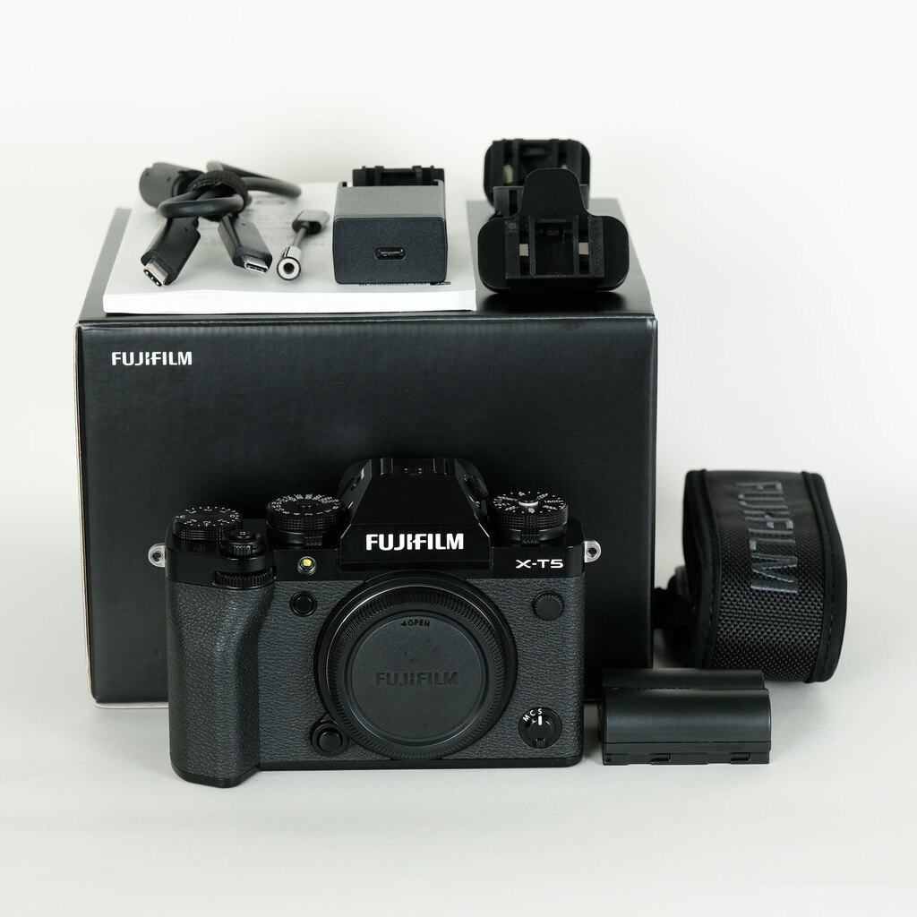 FUJIFILM X-T5 FUJIFILM X-T5