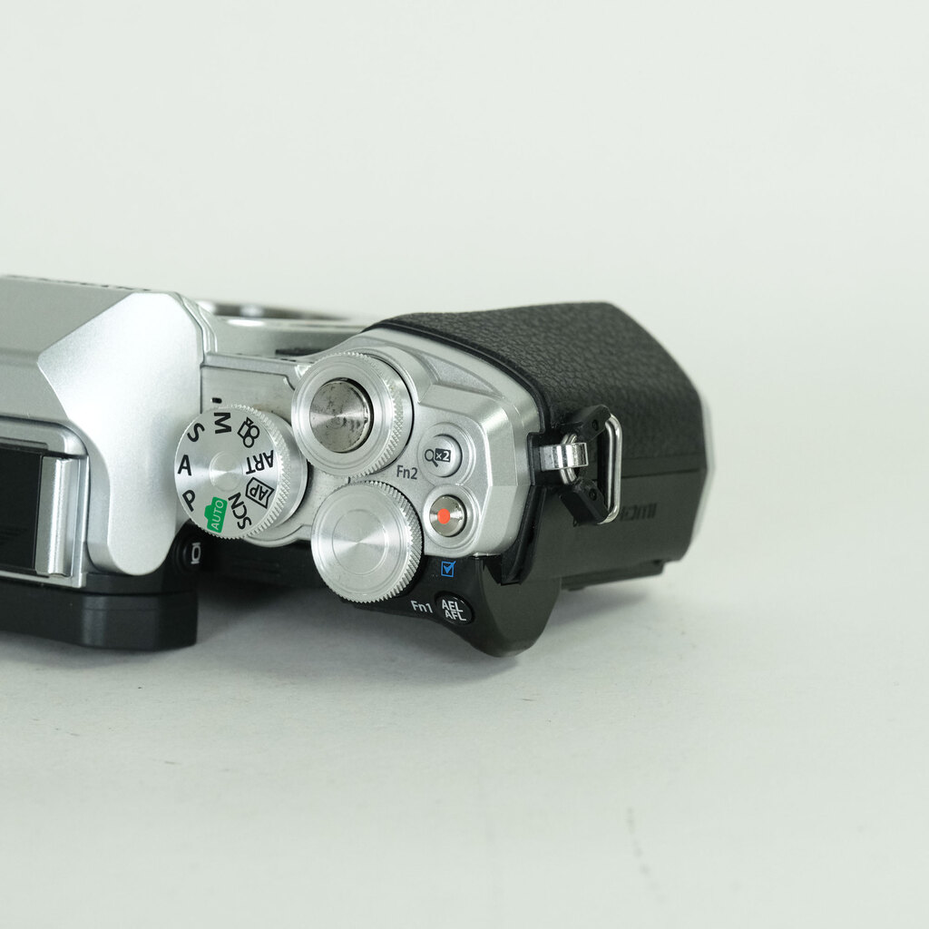 OLYMPUS OM-D E-M10 Mark III