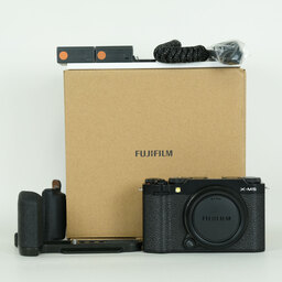 FUJIFILM X-M5