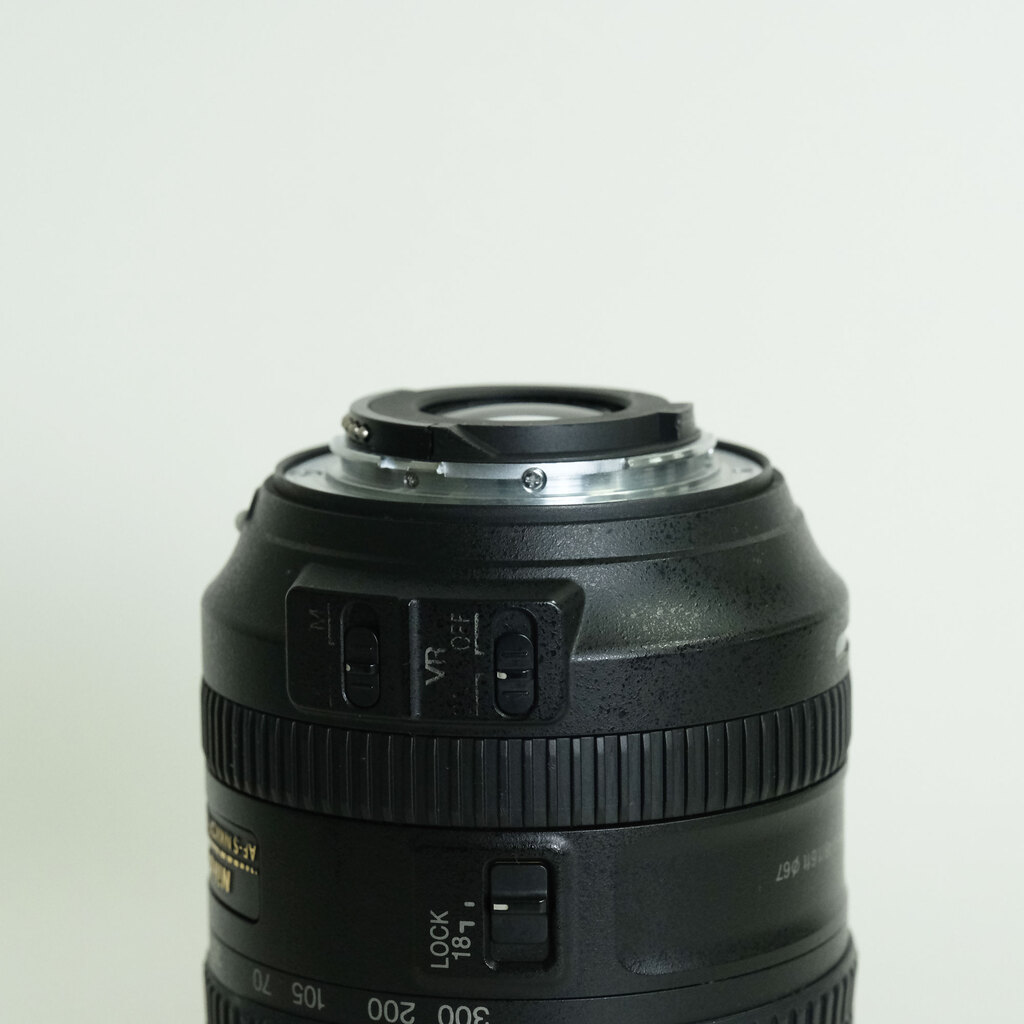 Nikon AF-S DX NIKKOR 18-300mm f/3.5-6.3G ED VR