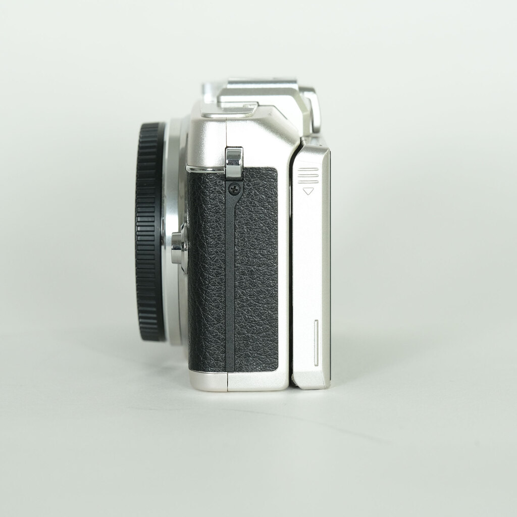 OLYMPUS PEN Lite E-PL7 �{�f�B �V���o�[