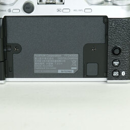 FUJIFILM X-M5