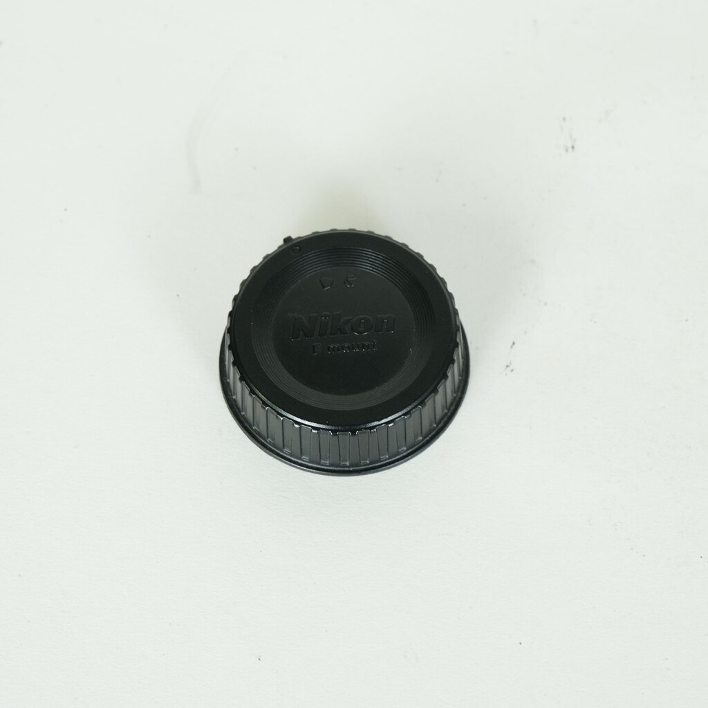 Nikon AF-S DX NIKKOR 18-200mm F3.5-5.6G ED VR II Nikon AF-S DX NIKKOR 18-200mm F3.5-5.6G ED VR II