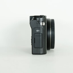 Panasonic LUMIX DMC-GM5ボディ ブラック